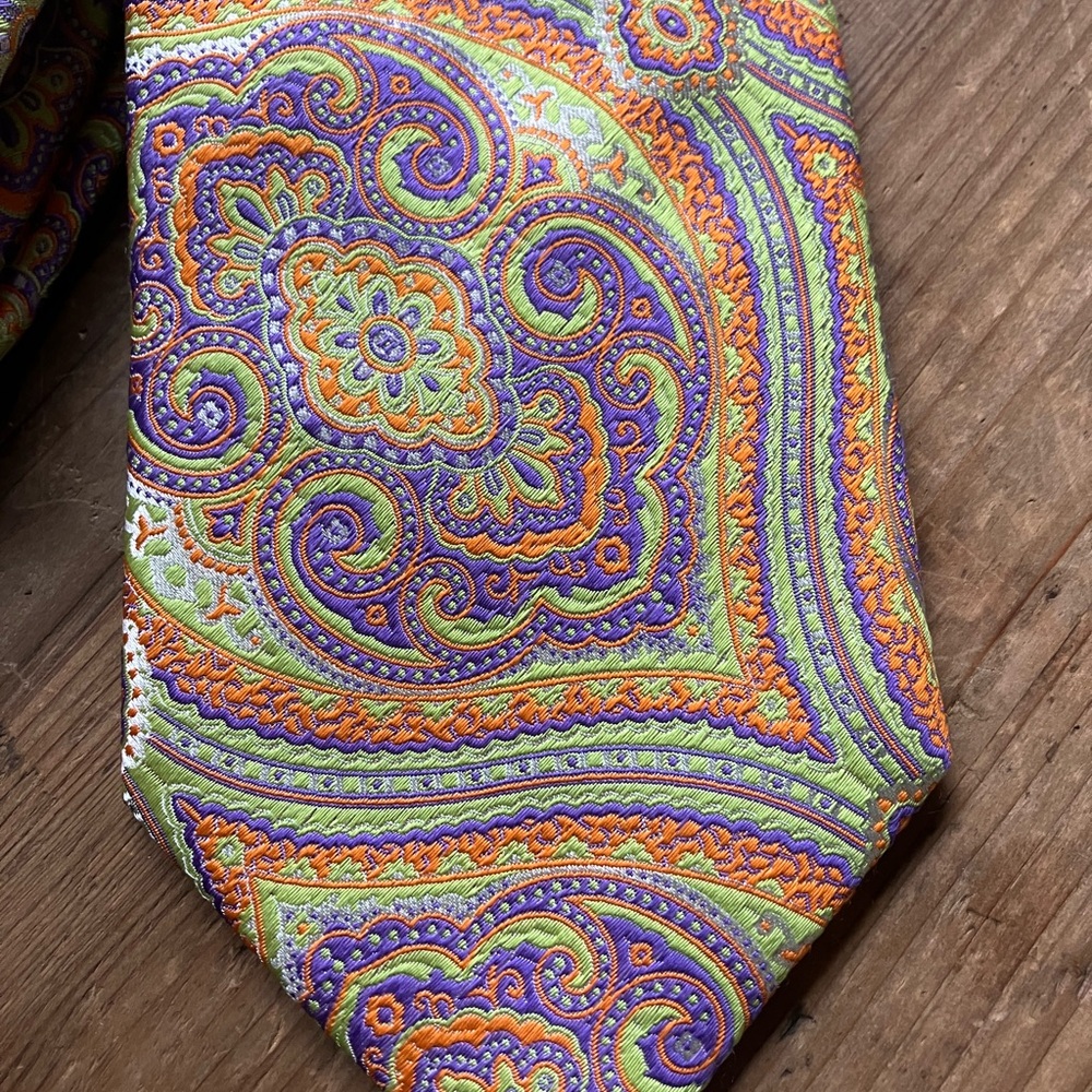 David August Silk Men’s Tie
Great paisley print, subtle, but vibrant color